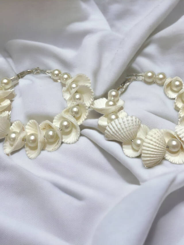shell earrings