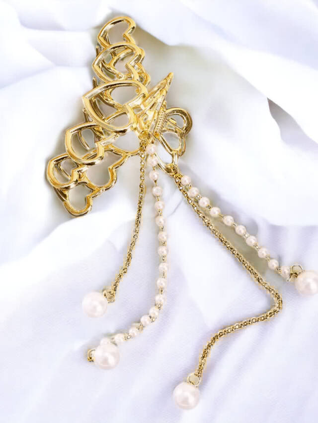 pearl tassel hair clutcher