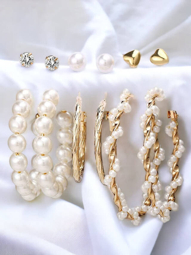 Versatile earrings set