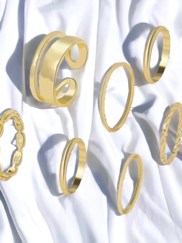 Delicate gold rings