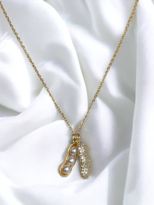 Bean-shaped Pendant