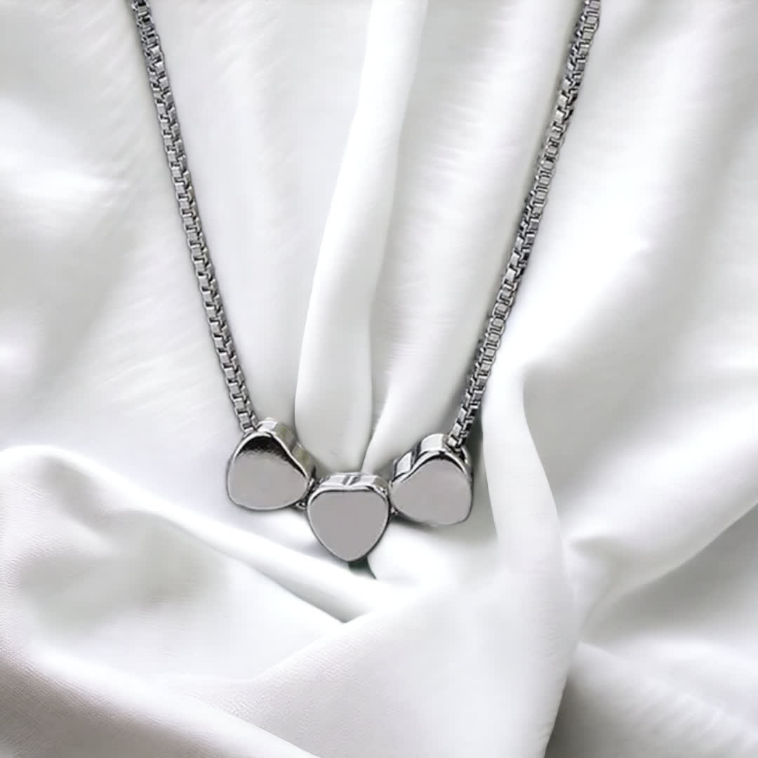5-7-PhotoRoom Three-Heart Necklace
