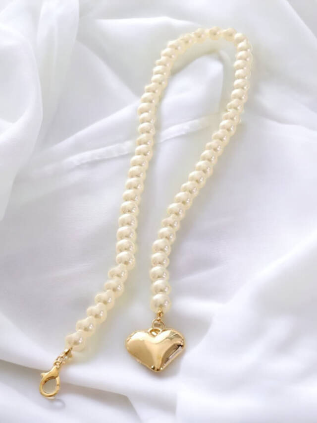 Pearl Necklace with Gold Heart